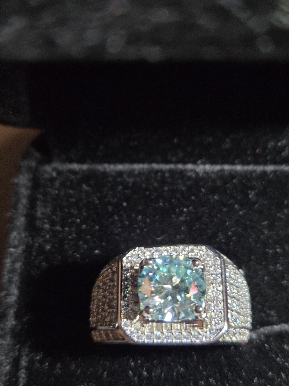 Genuine 1CT TW Moissanite VVS1 Light Green Ring / Wedding Band Men's Size 8 - Picture 3 of 6